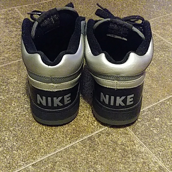 Nike - Picture 4 of 4